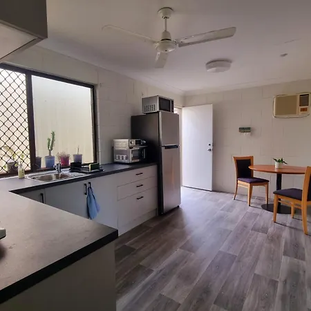 Cosy & Convenient: Pools, Shops, Uni, Hospital Apartment Ross River Exterior photo