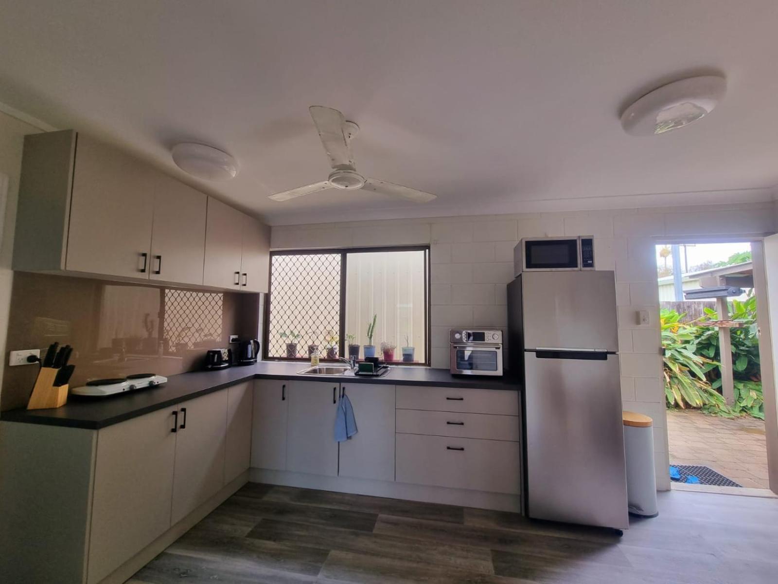 Apartment Cosy & Convenient: Pools, Shops, Uni, Hospital *